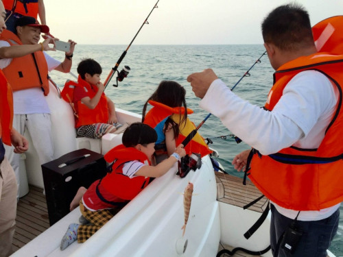 Boats-For-Rent-In-Dubai.jpg