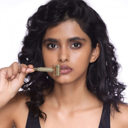 GOLD-COLLAGEN-ROLLER-1.jpg