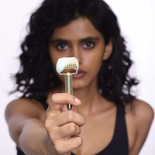 GOLD-COLLAGEN-ROLLER-4.jpg
