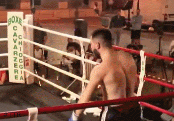 riccardoTKO43432.gif